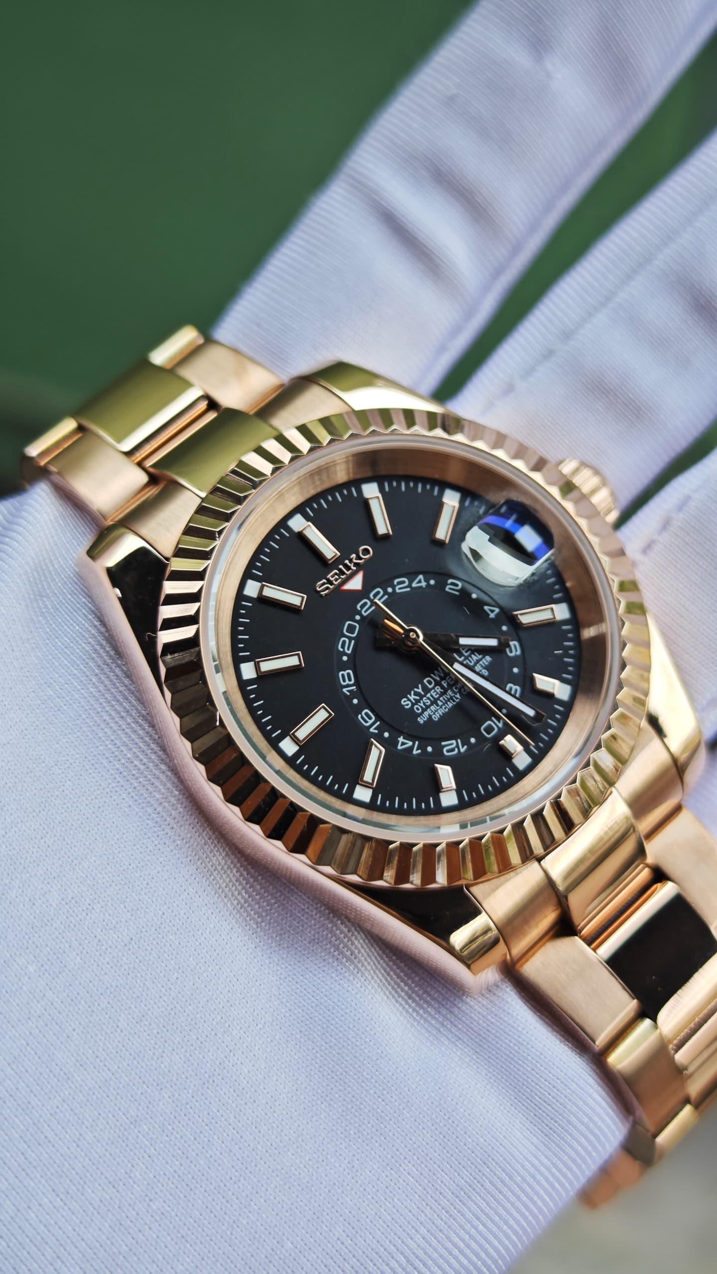 SeikoDweller Gold Black